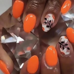 24 Pieces Fake press on nails